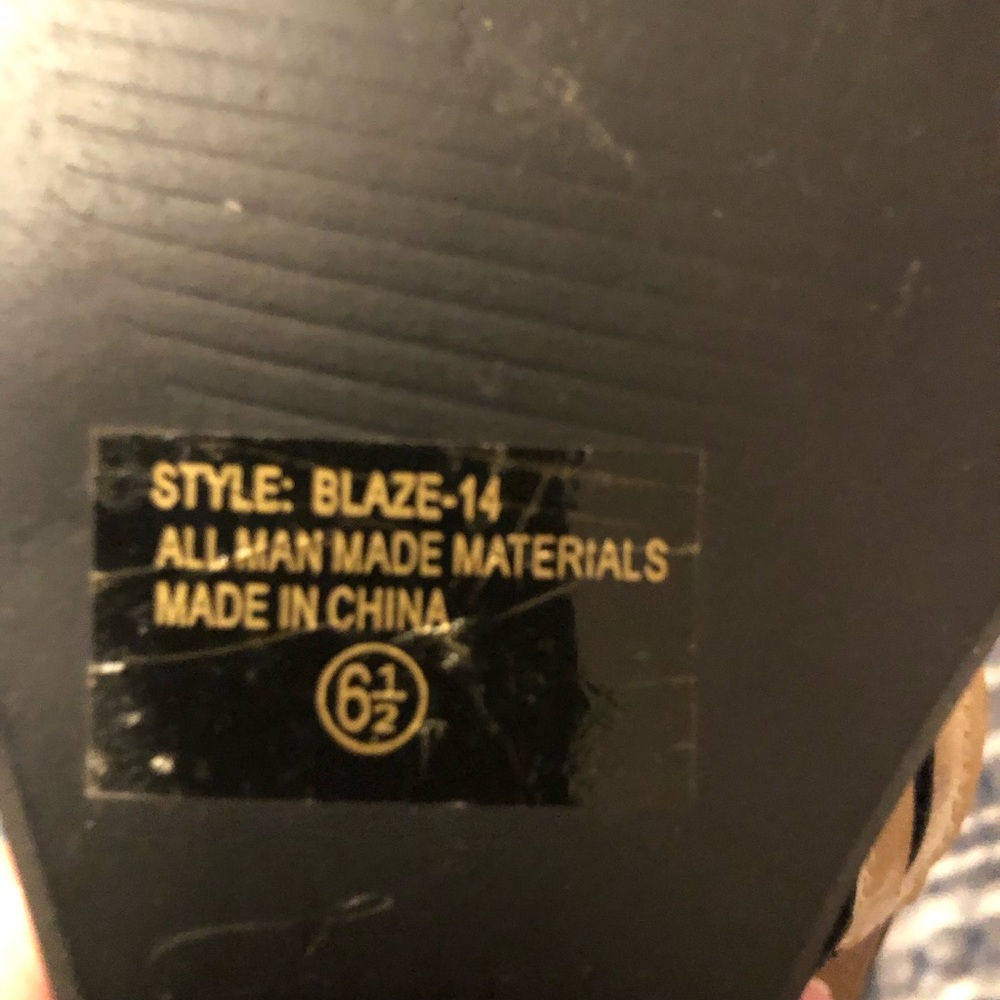 EUC Forever T-Strap Wedge Open Toe Sandal Style Blaze 14 2” Heel 6 1/2 - Picture 3 of 9
